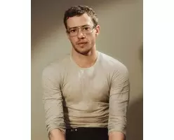 Versace-ad-campaign-2025-The-Impression-005