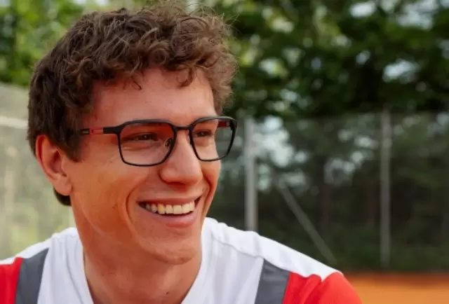 ОЧКИ HEAD СОЧЕТАЮТ В СЕБЕ СПОРТ И МАСТЕРСТВО