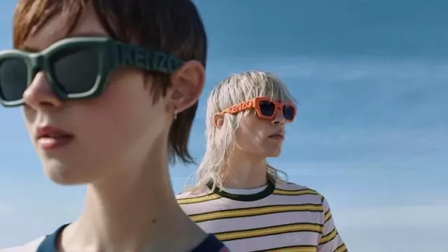 СТИЛЬ KENZO CHAMPIONS, ПРОПИТАННЫЙ СОЛНЦЕМ
