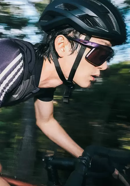 ПОДЧЕРКНИТЕ СИЛУ СВОЕГО ЗРЕНИЯ: КАМПАНИЯ ADIDAS SPORT EYEWEAR 2026