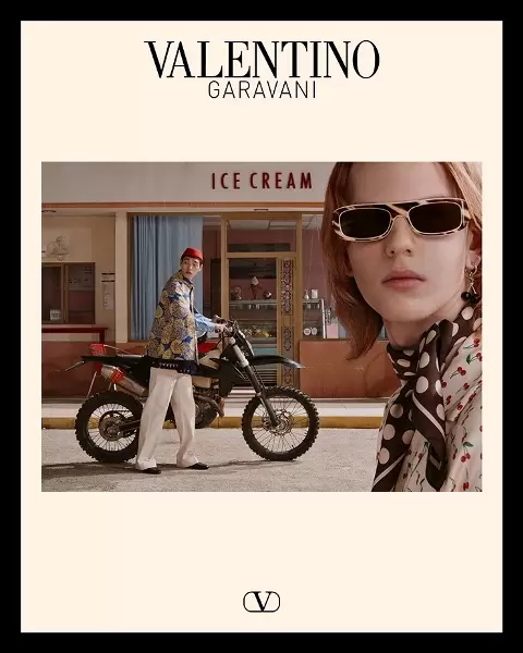 VALENTINO EYEWEAR ОСЕНЬ 2025: НЕПРЕХОДЯЩАЯ ЭЛЕГАНТНОСТЬ ВСТРЕЧАЕТСЯ С ИННОВАЦИЯМИ В ДЕТАЛЯХ ОТ КУТЮР