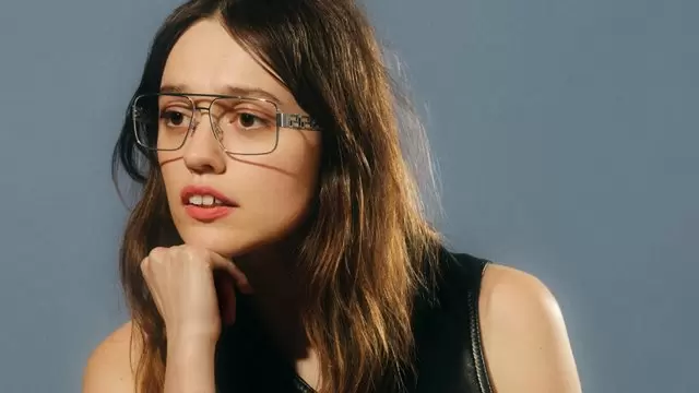 ЭЙМИ ЛУ ВУД - НОВОЕ ЛИЦО VERSACE GRECA EYEWEAR