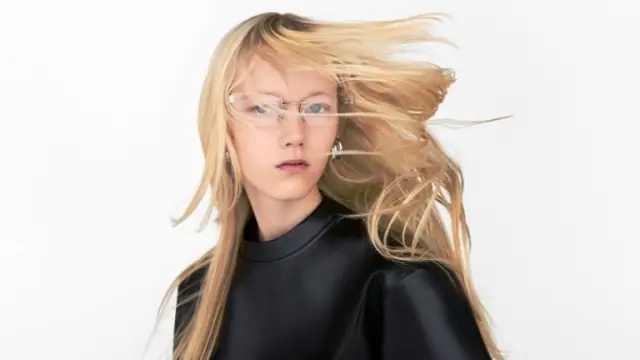 ОЧКИ BALENCIAGA С ЯРКИМ ЛЕТНИМ ДИЗАЙНОМ