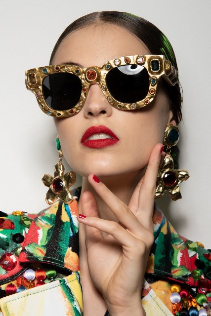 MOSCHINO ПОПАЛА ПОД КОНТРОЛЬ