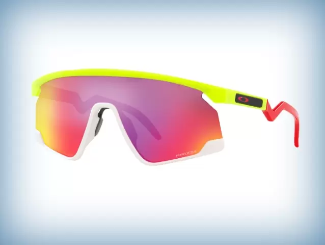 OAKLEY BXTR: НОВЫЙ MUST-HAVE ДЛЯ ЛЕТА